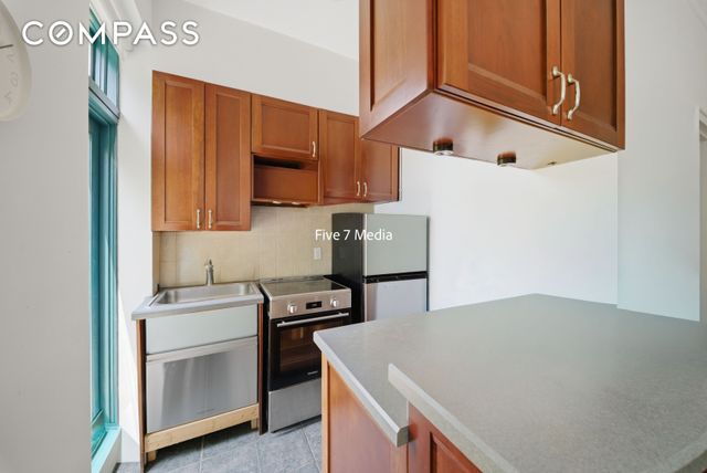 304 Clinton Avenue, New York City, NY 11205