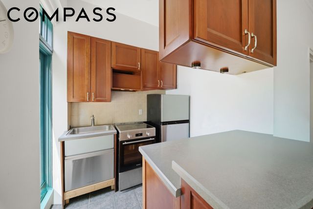304 Clinton Avenue, New York City, NY 11205