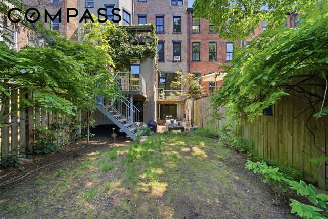 304 Clinton Avenue, New York City, NY 11205