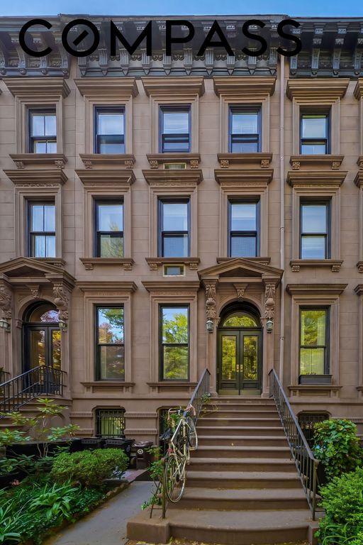 304 Clinton Avenue, New York City, NY 11205