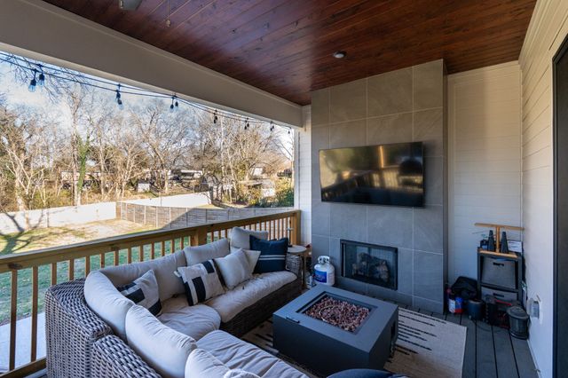 560 Highcrest Dr, Nashville, TN 37211