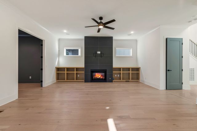 560 Highcrest Dr, Nashville, TN 37211