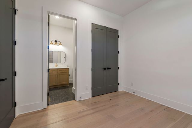 560 Highcrest Dr, Nashville, TN 37211