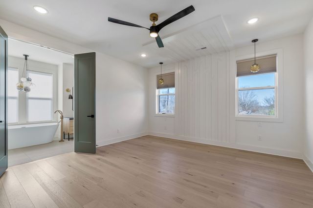 560 Highcrest Dr, Nashville, TN 37211