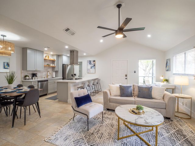 11409 Parmigan DR B, Austin, TX 78758