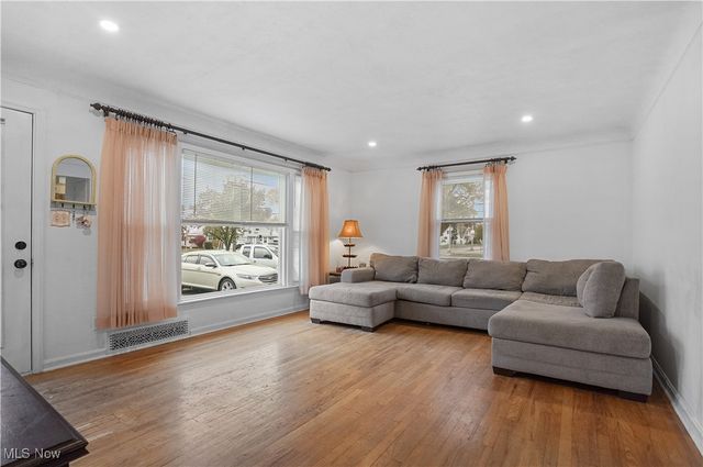 550 E 288th Street, Willowick, OH 44095