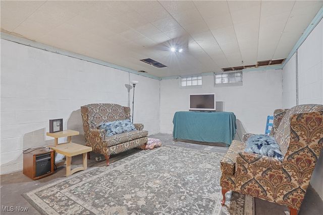 550 E 288th Street, Willowick, OH 44095