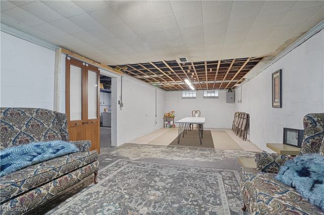 550 E 288th Street, Willowick, OH 44095