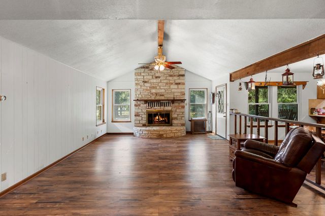 315 Caracara DR, Buda, TX 78610