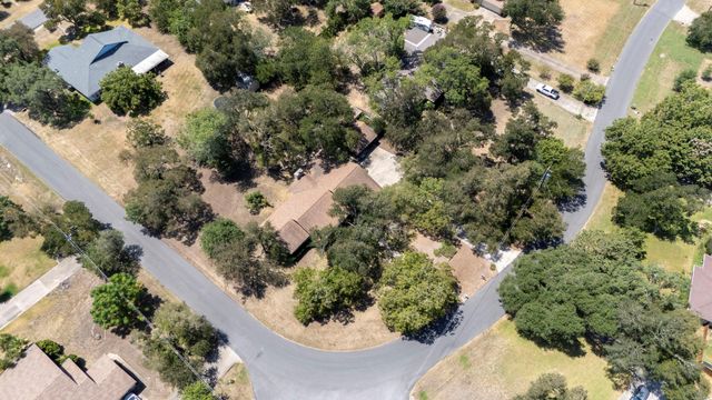 315 Caracara DR, Buda, TX 78610