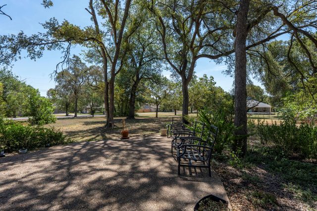 315 Caracara DR, Buda, TX 78610