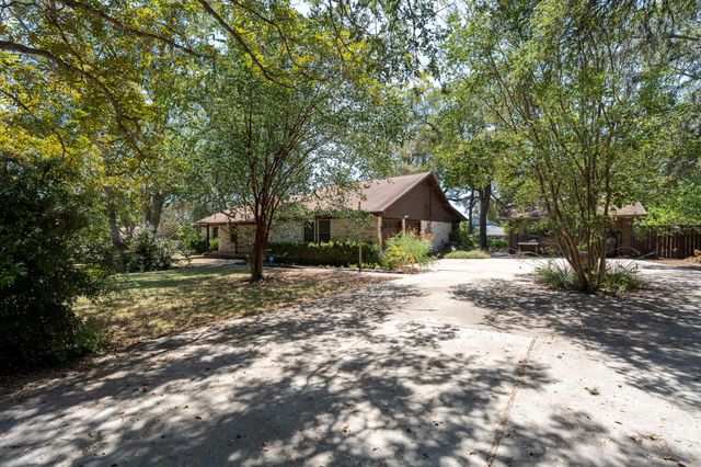 315 Caracara DR, Buda, TX 78610