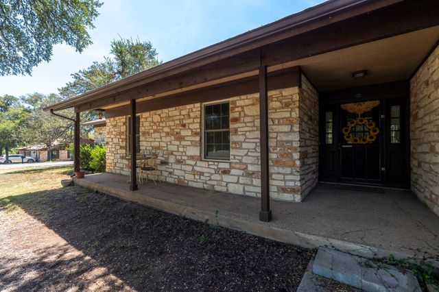 315 Caracara DR, Buda, TX 78610