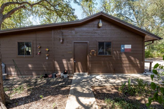 315 Caracara DR, Buda, TX 78610