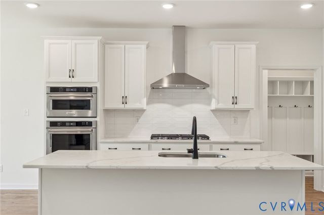 3953 Robins Ridge Dr, Moseley, VA 23120