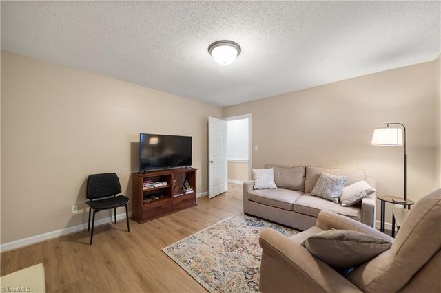 303 Settlers Run Drive, Winston-salem, NC 27101