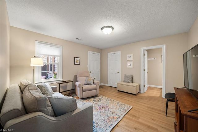 303 Settlers Run Drive, Winston-salem, NC 27101