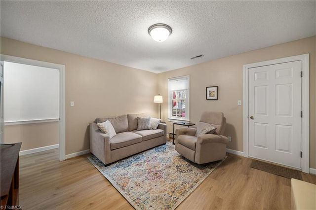 303 Settlers Run Drive, Winston-salem, NC 27101