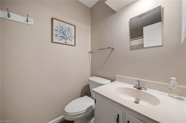 303 Settlers Run Drive, Winston-salem, NC 27101