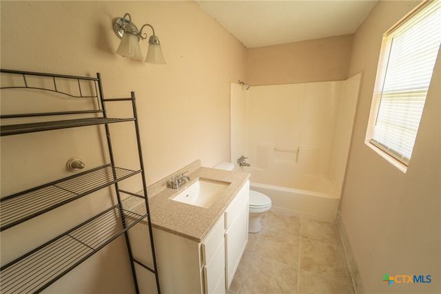 180 Huntington Drive, Victoria, TX 77905