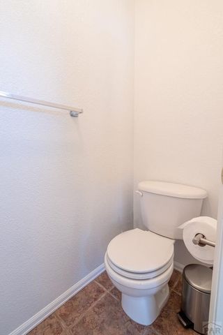 935 Maplecrest Dr, Pueblo, CO 81005