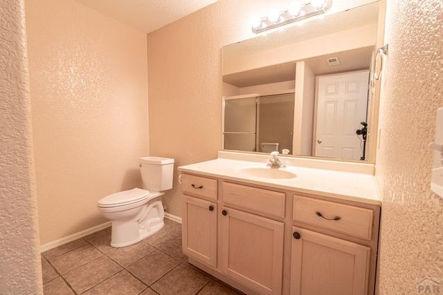 935 Maplecrest Dr, Pueblo, CO 81005