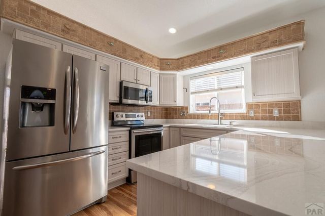 935 Maplecrest Dr, Pueblo, CO 81005