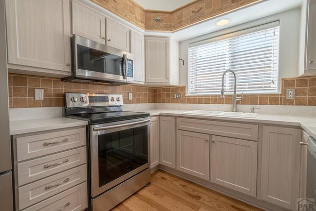 935 Maplecrest Dr, Pueblo, CO 81005