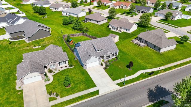 203 Orchard Place Parkway, Kendallville, IN 46755