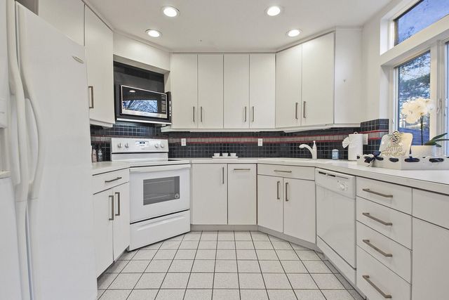 2804 MELODY LN, Columbia, MO 65203