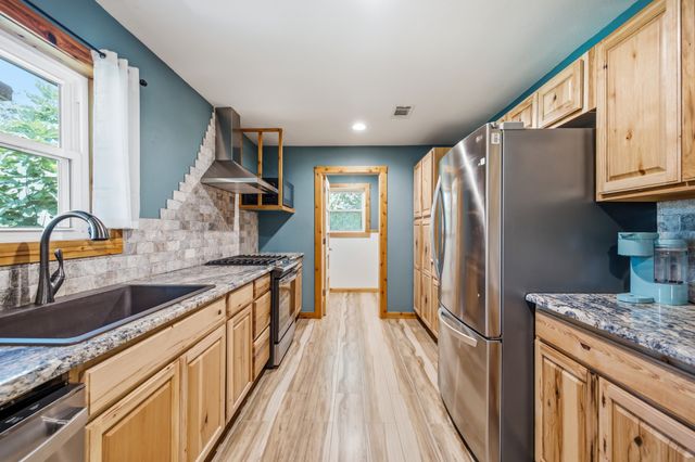 612 Oakwood Drive, Euless, TX 76040