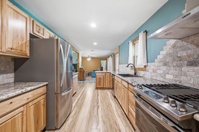 612 Oakwood Drive, Euless, TX 76040