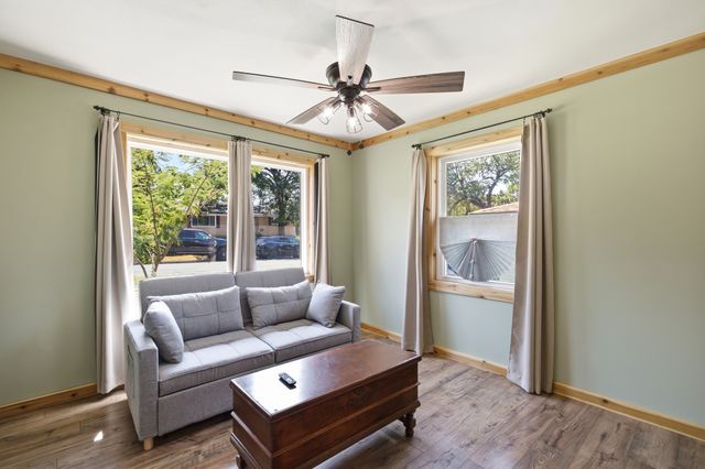 612 Oakwood Drive, Euless, TX 76040