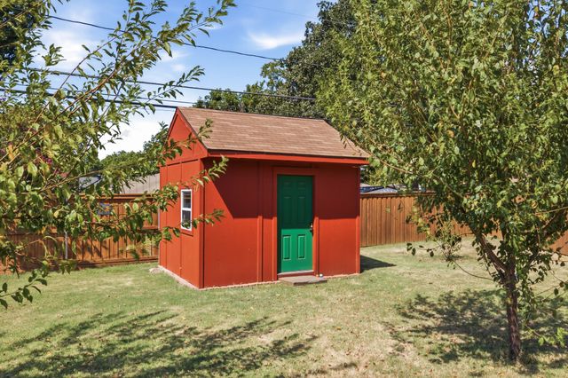 612 Oakwood Drive, Euless, TX 76040