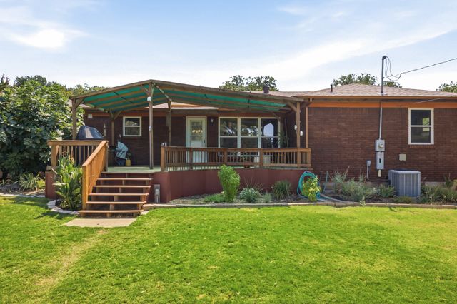 612 Oakwood Drive, Euless, TX 76040