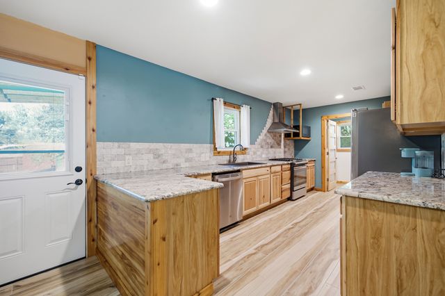 612 Oakwood Drive, Euless, TX 76040