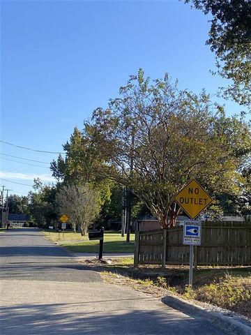 Chrysler Drive, Lake Charles, LA 70634