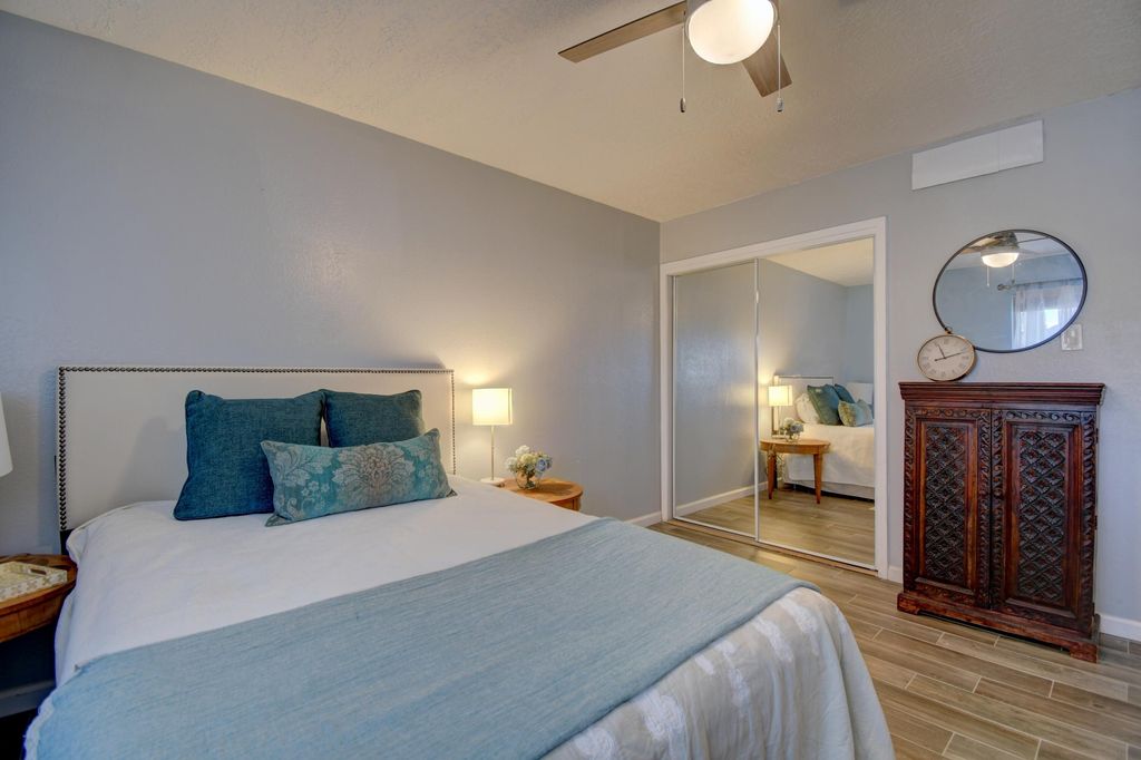 Image 13 of property listing at 4717 Country Club Lane NW A7, Albuquerque, NM 87114