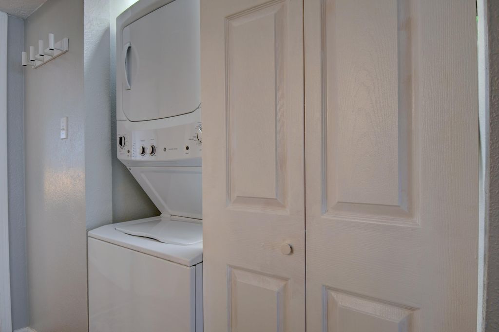 Image 16 of property listing at 4717 Country Club Lane NW A7, Albuquerque, NM 87114