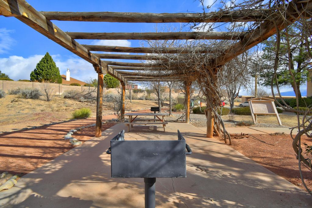 Image 23 of property listing at 4717 Country Club Lane NW A7, Albuquerque, NM 87114