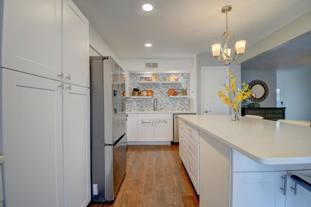 Image 5 of property listing at 4717 Country Club Lane NW A7, Albuquerque, NM 87114