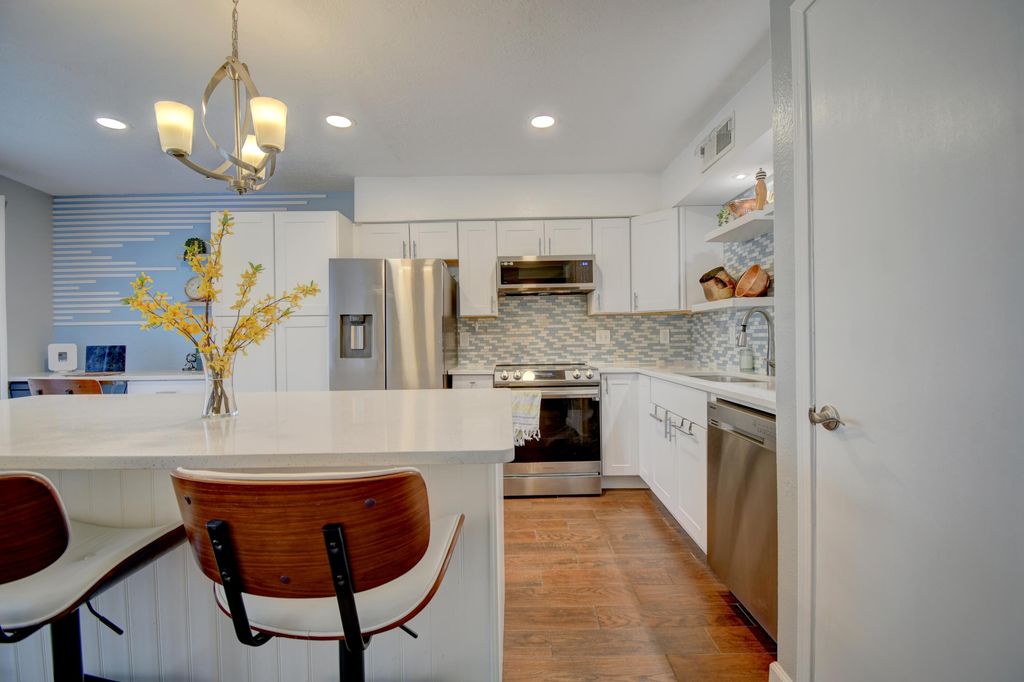 Image 6 of property listing at 4717 Country Club Lane NW A7, Albuquerque, NM 87114