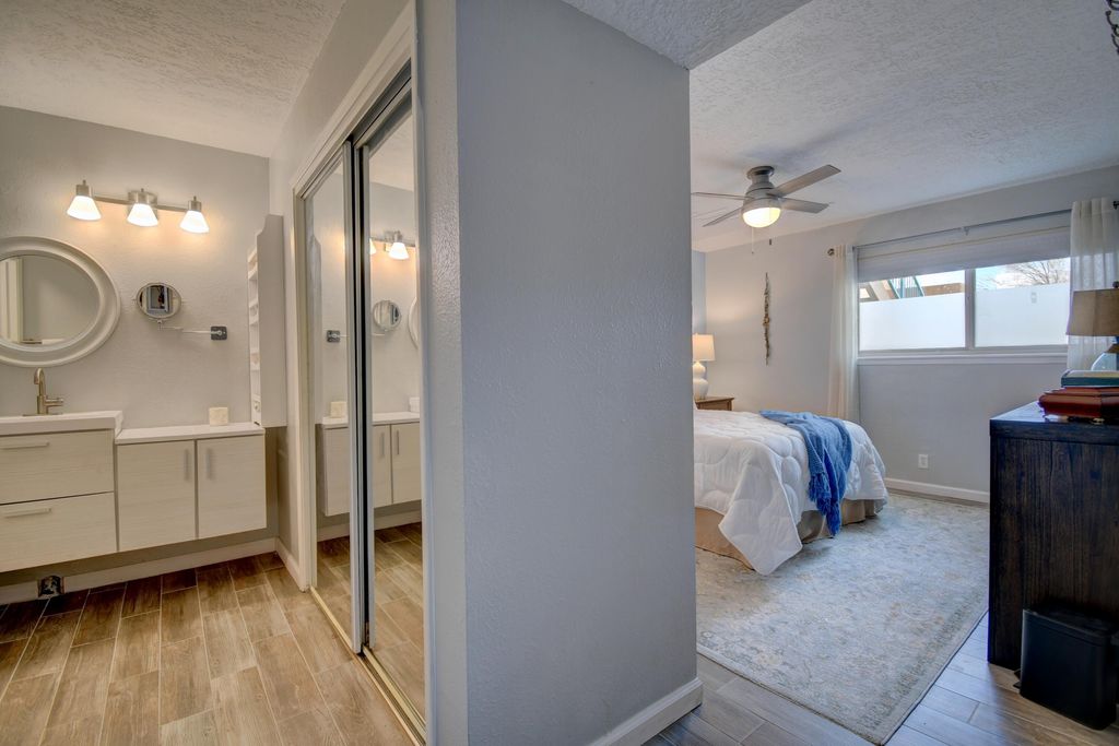 Image 9 of property listing at 4717 Country Club Lane NW A7, Albuquerque, NM 87114