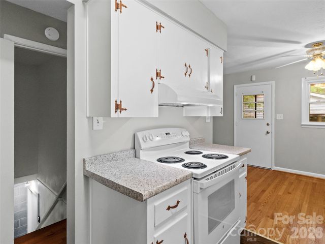 230 School Road E, Asheville, NC 28803