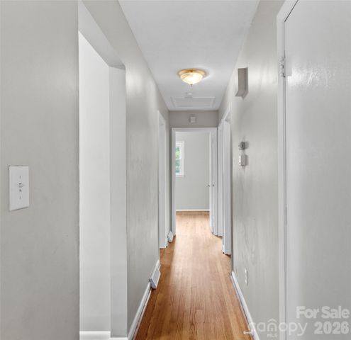230 School Road E, Asheville, NC 28803