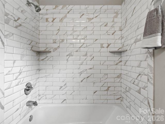 230 School Road E, Asheville, NC 28803