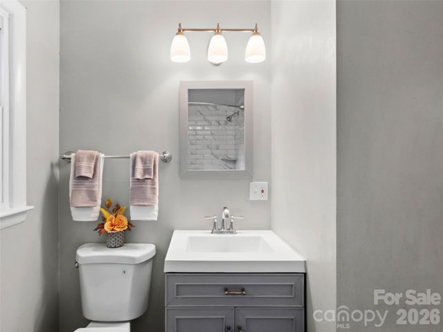 230 School Road E, Asheville, NC 28803