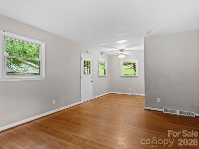 230 School Road E, Asheville, NC 28803