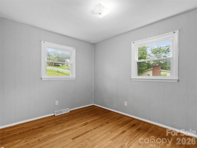 230 School Road E, Asheville, NC 28803