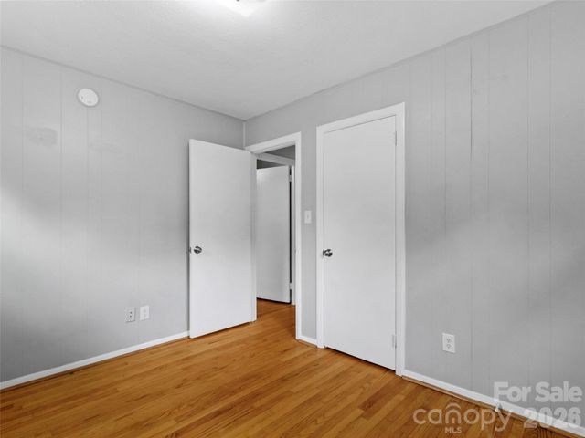 230 School Road E, Asheville, NC 28803